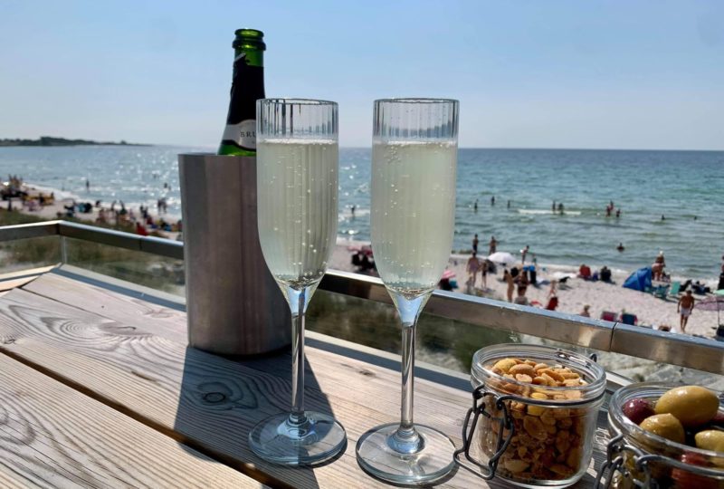 Stripe Champagneglas 18cl från Barcompagniet. Här med Champagne på Strandtuggs uteservering i Höllviken.